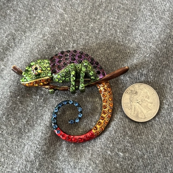 Rhinestone Chameleon Pin/Pendant - Picture 5 of 10